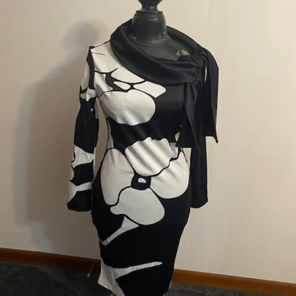 StyleWe Black/White Floral print attached wrap scarf Jersey dress, size M